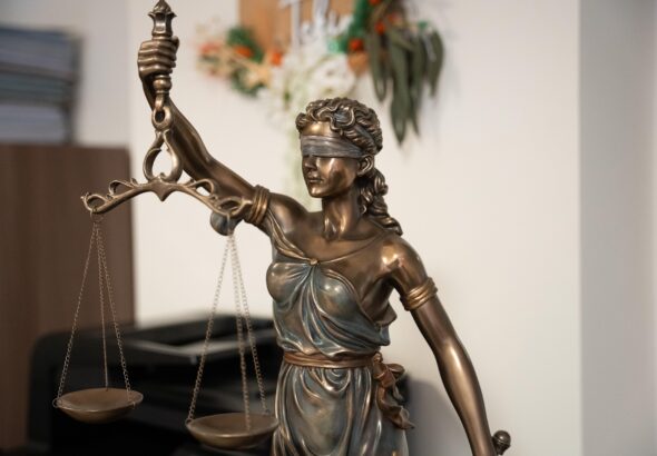 smuldur-law-8722596_1920