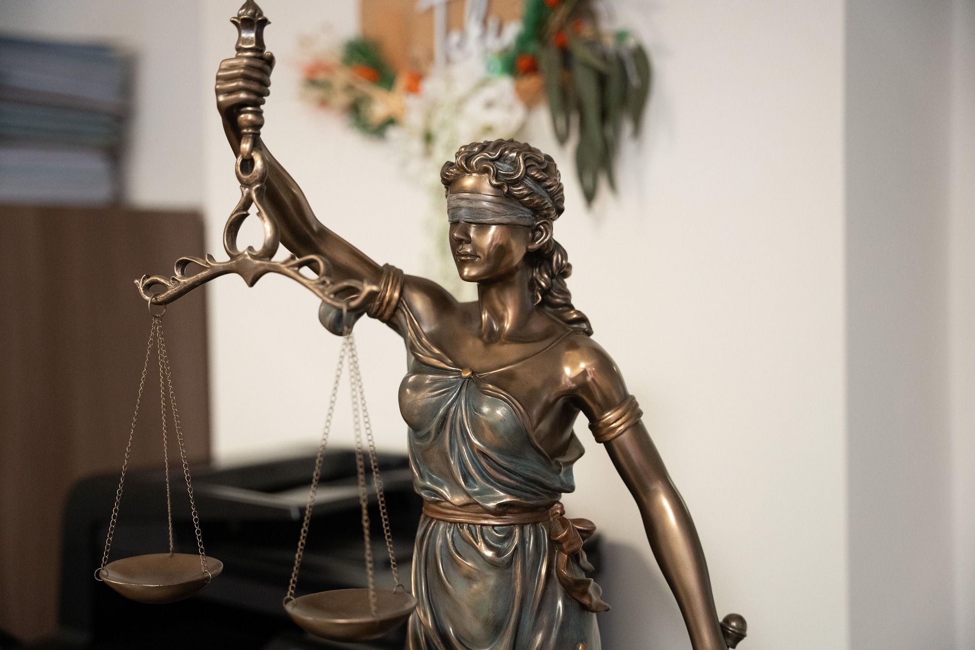 smuldur-law-8722596_1920